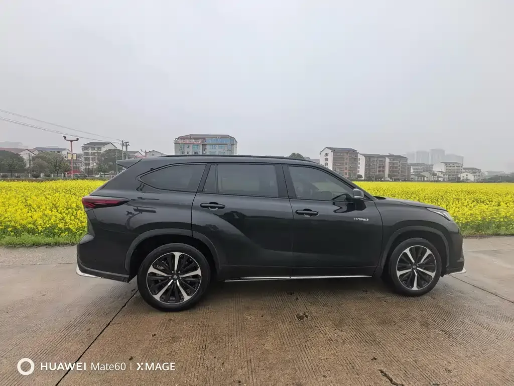 Toyota Crown Kluger 2023 из CN, фото 8
