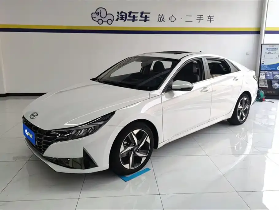 Hyundai Elantra — фото 1