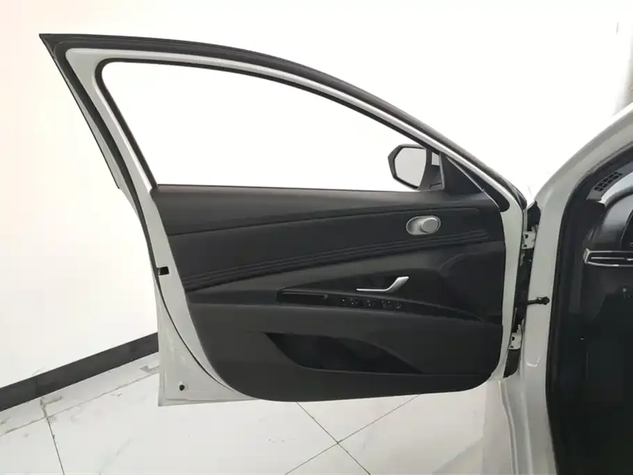 Hyundai Elantra — фото 6