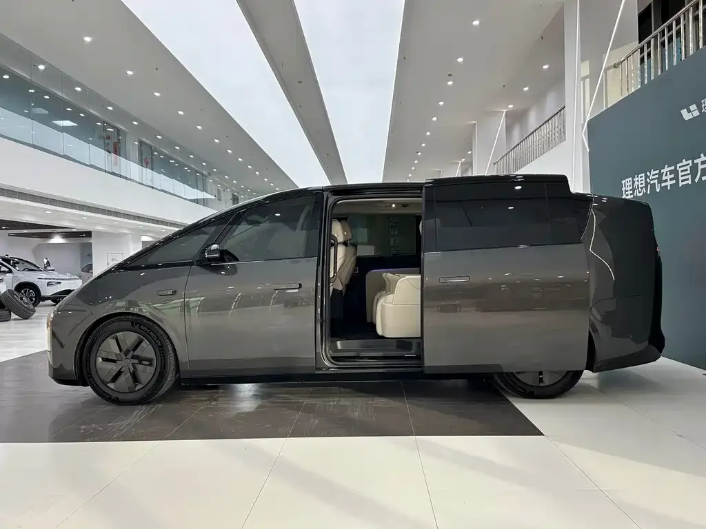 Li Auto Li MEGA 2024 из CN, фото 3