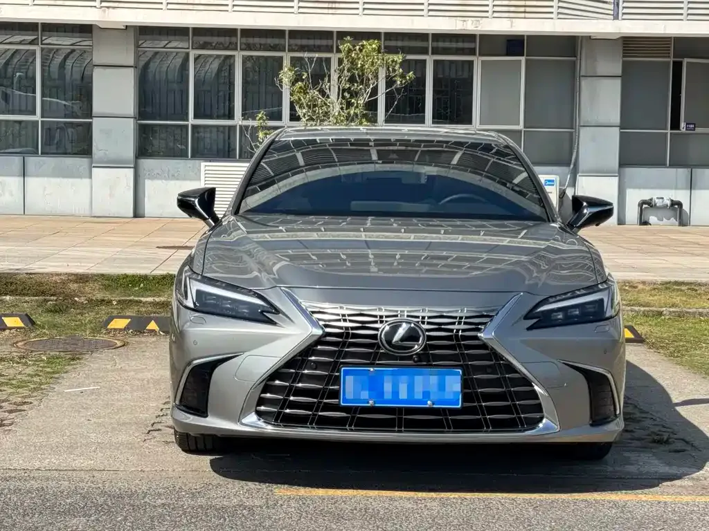 Lexus ES — фото 1