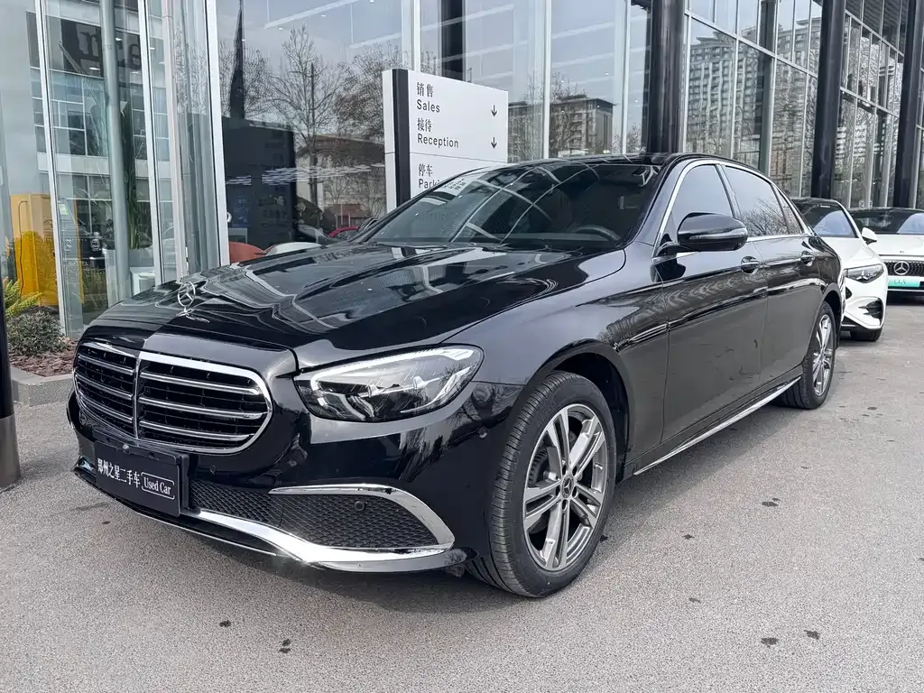 Mercedes-Benz E-Class — фото 1