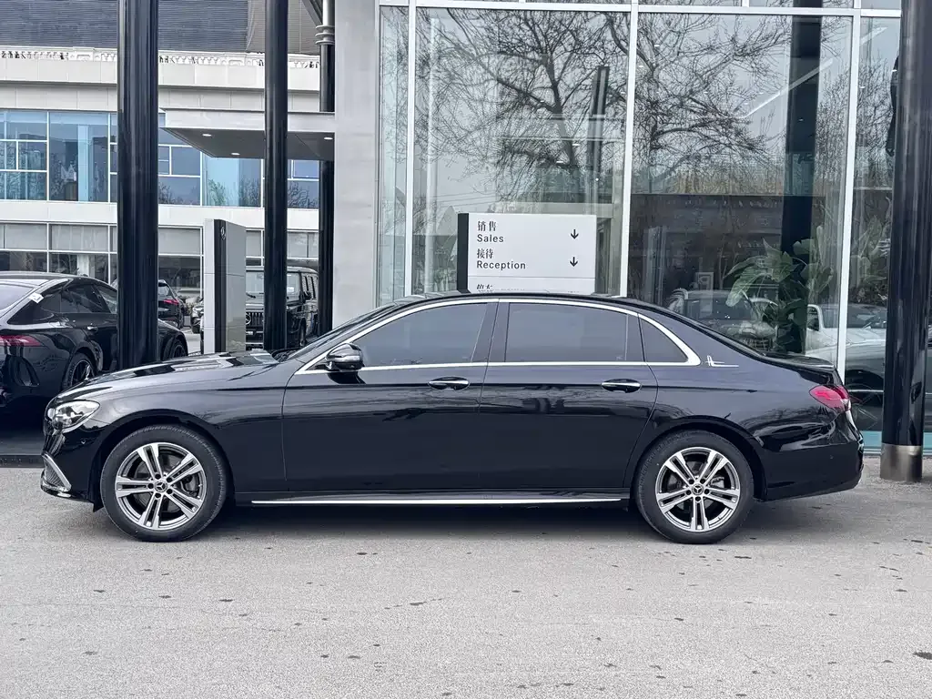 Mercedes-Benz E-Class — фото 9