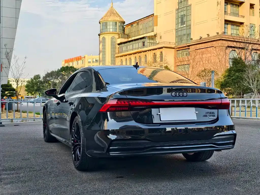 Audi A7L — фото 9