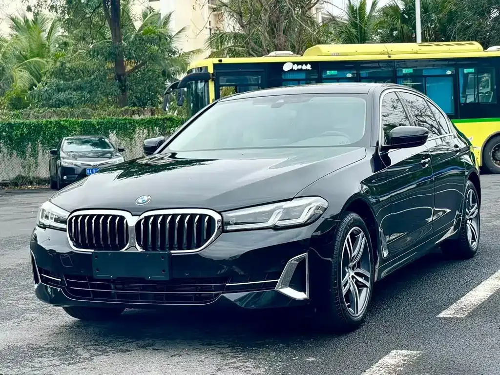 BMW 5 Series — фото 1