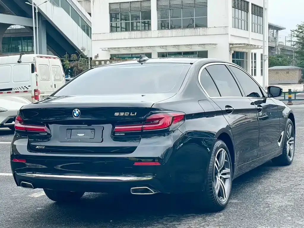 BMW 5 Series — фото 9