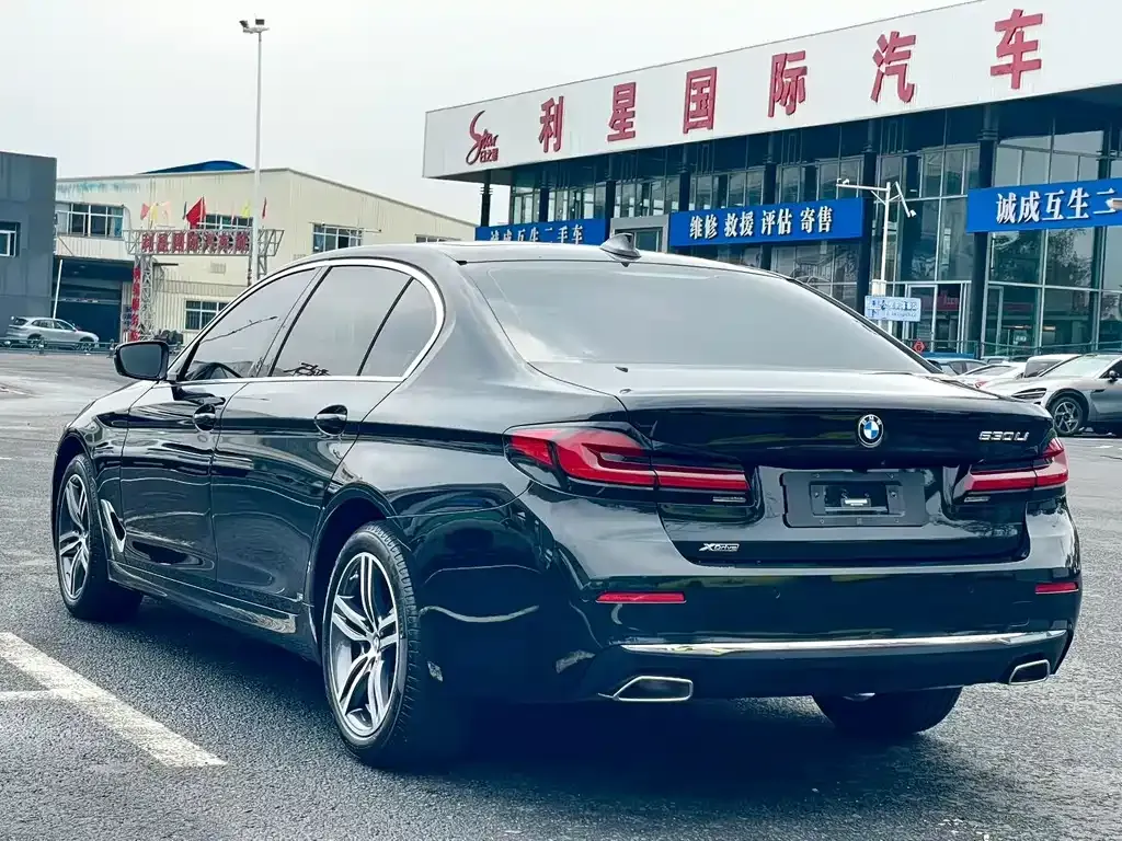 BMW 5 Series — фото 8