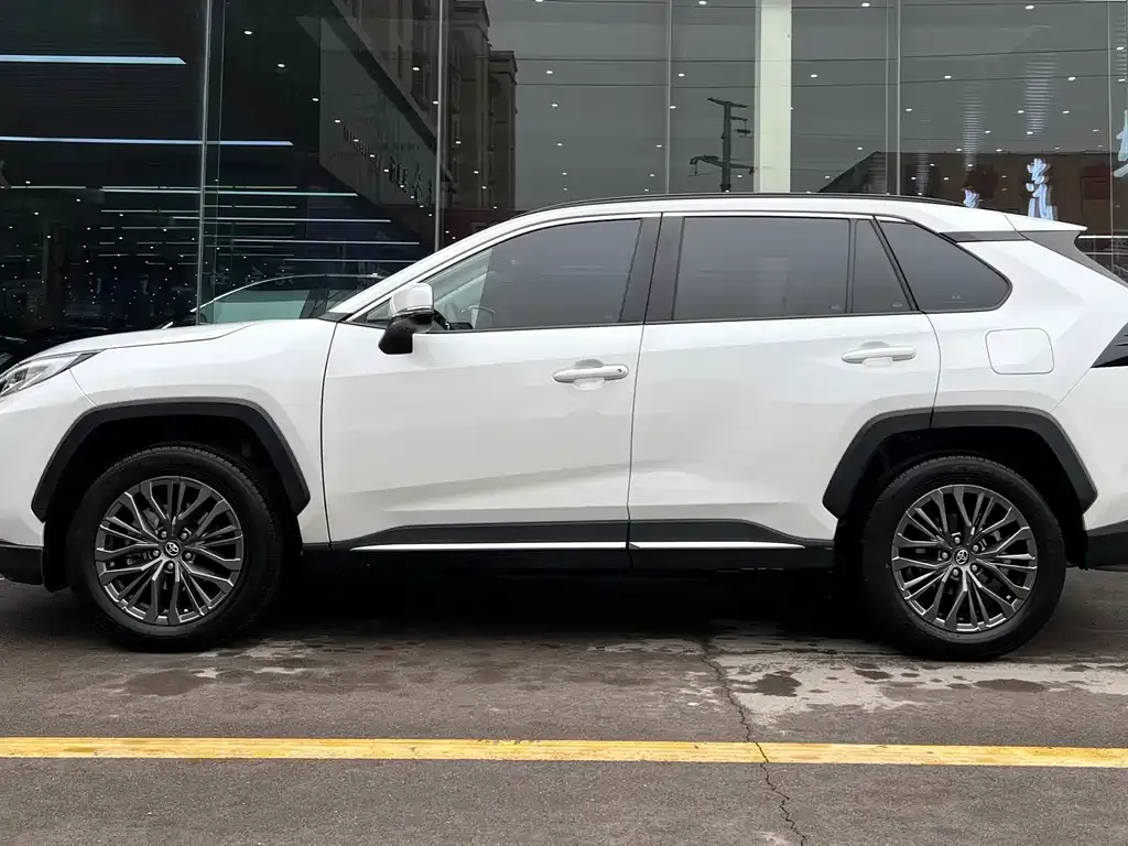 Toyota Wildlander 2024 из CN, фото 6