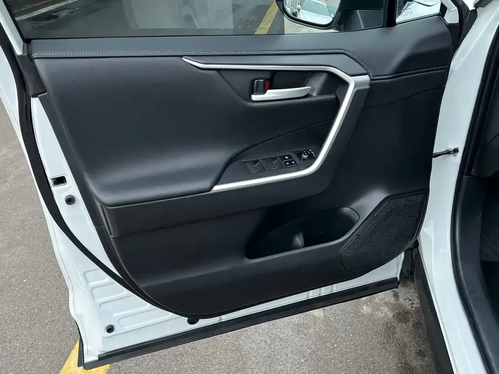 Toyota Wildlander 2024 из CN, фото 9