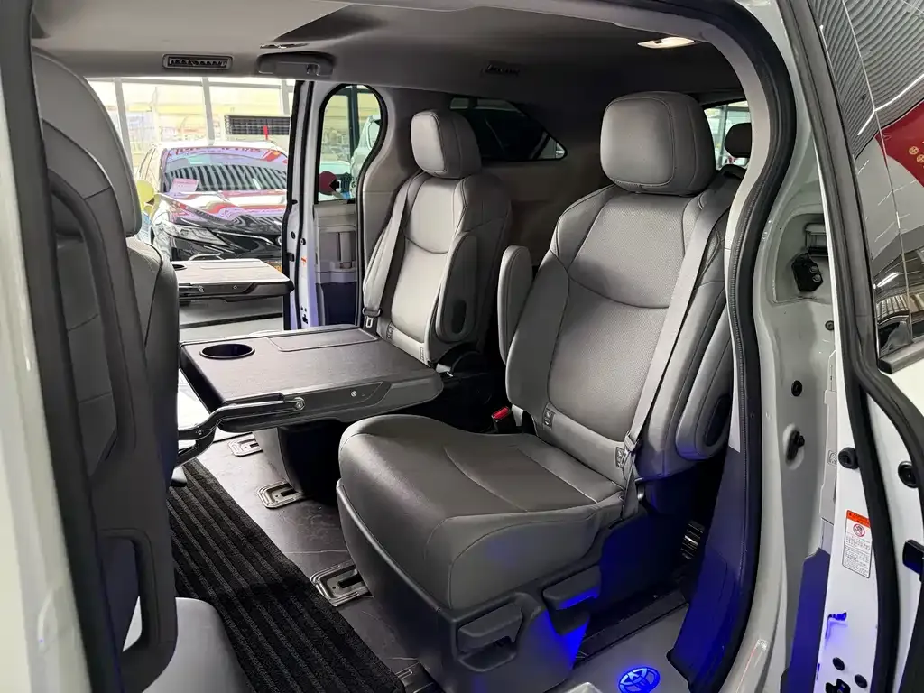 Toyota Granvia 2024 из CN, фото 10