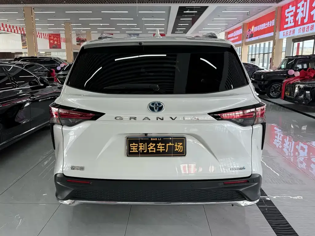 Toyota Granvia 2024 из CN, фото 4