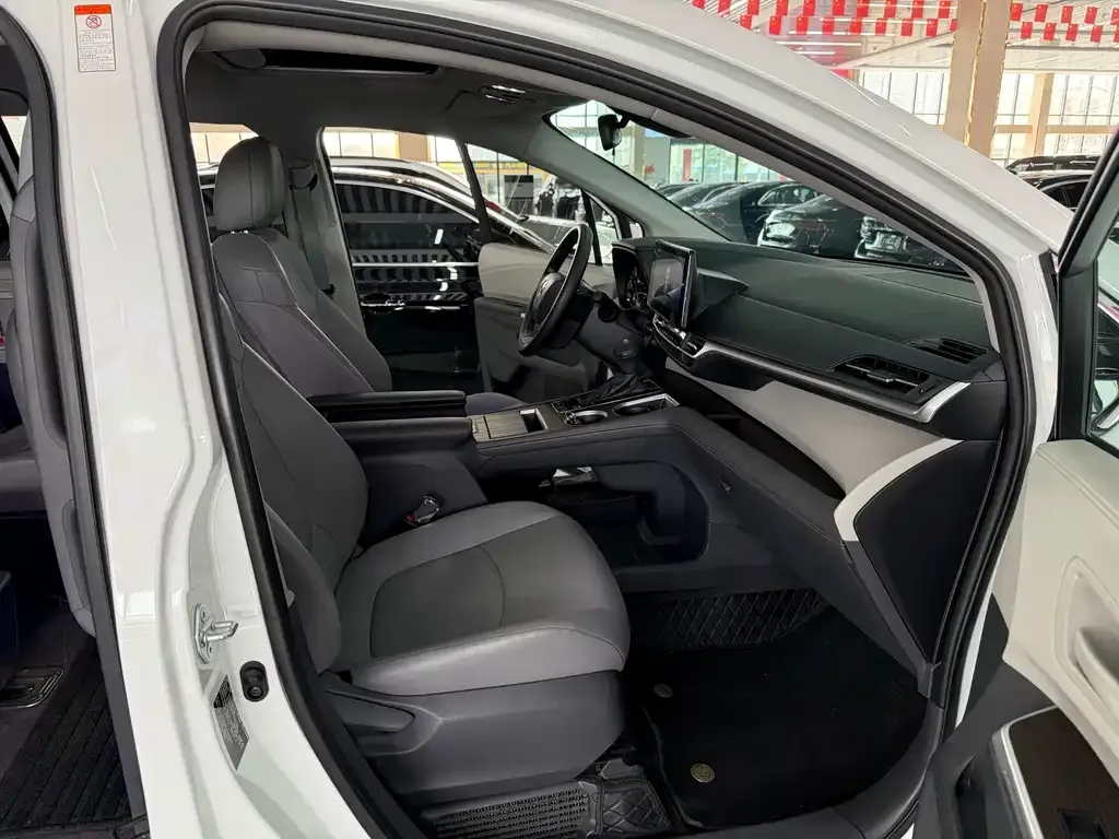 Toyota Granvia 2024 из CN, фото 7