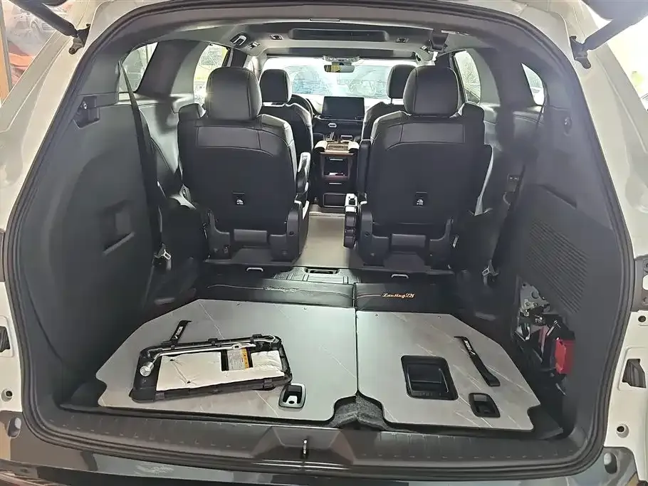 Toyota Granvia — фото 2