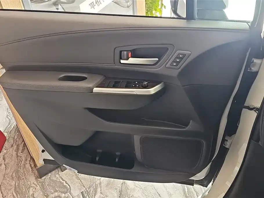 Toyota Granvia — фото 7