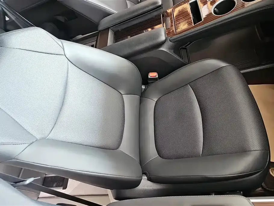 Toyota Granvia — фото 8