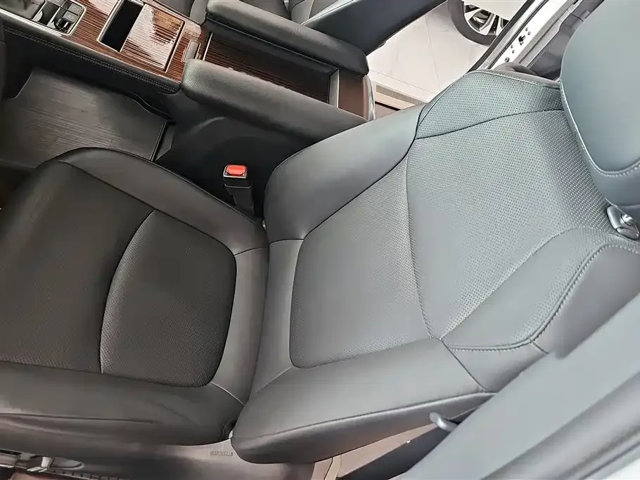 Toyota Granvia — фото 9