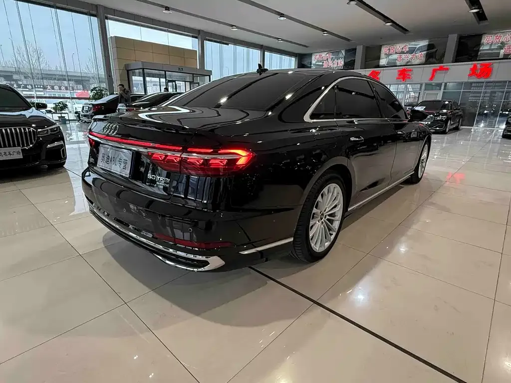 Audi A8 — фото 9