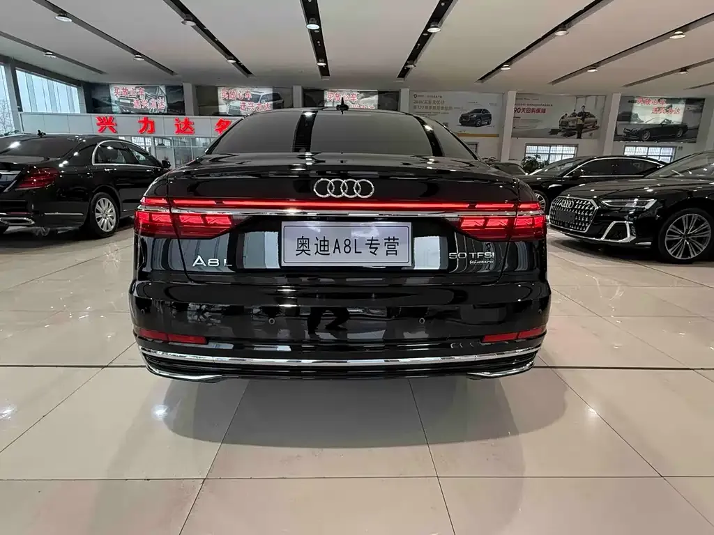 Audi A8 — фото 6