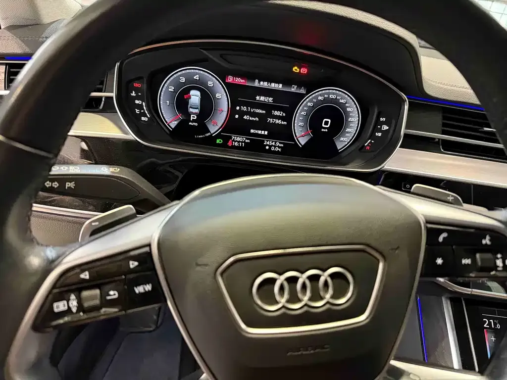 Audi A8 — фото 7