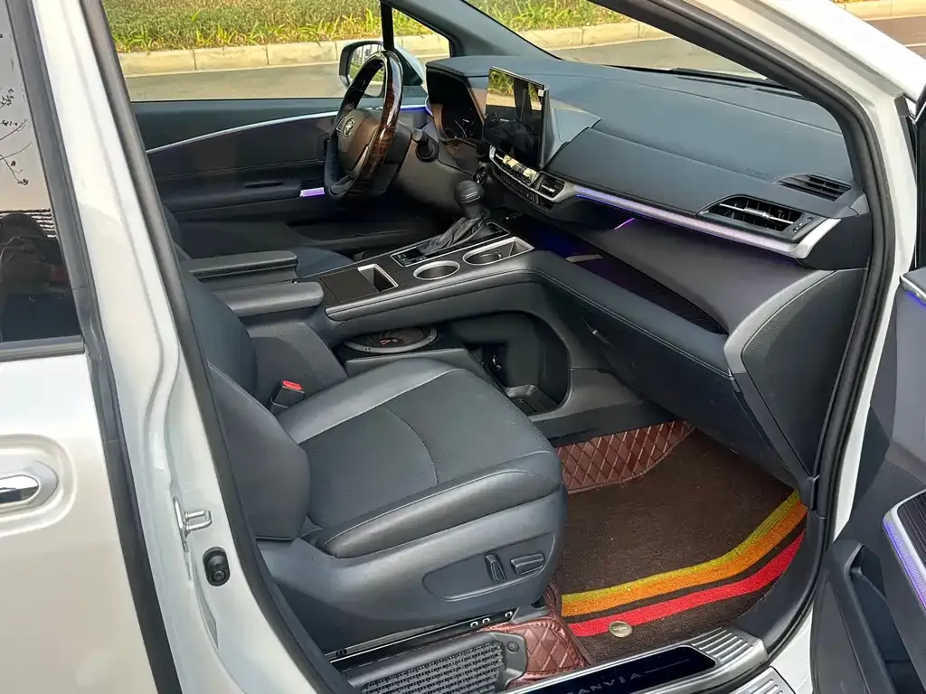 Toyota Granvia — фото 4