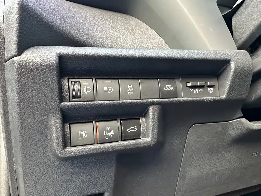 Toyota Granvia — фото 10