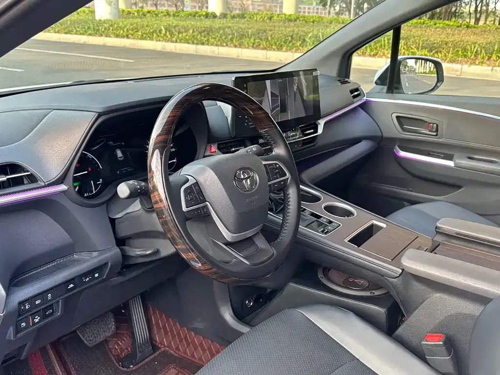 Toyota Granvia — фото 7