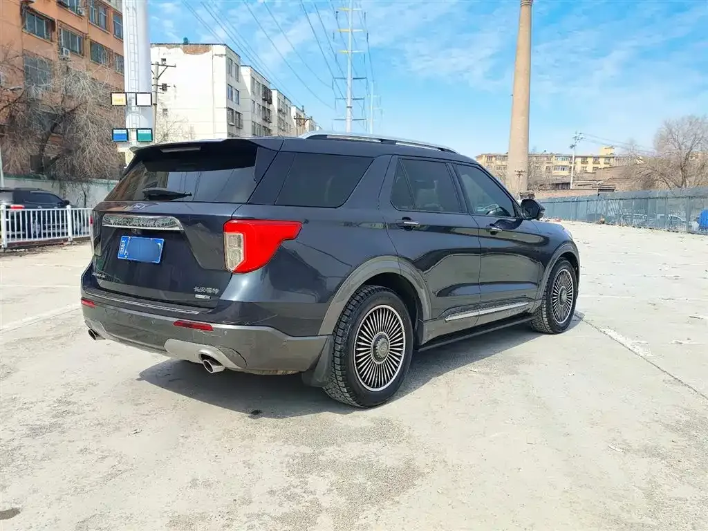Ford Explorer — фото 10