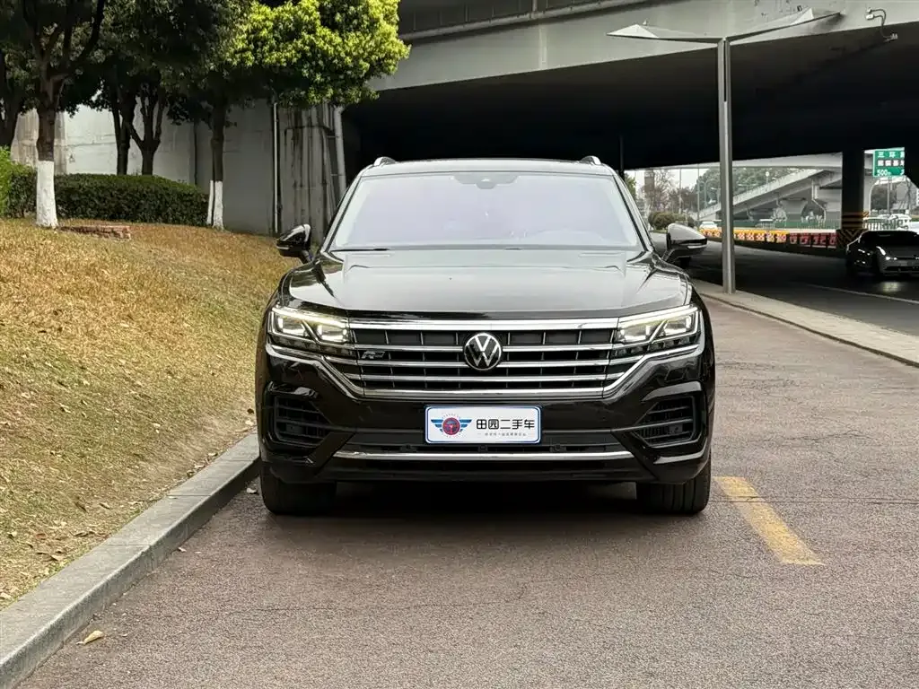 Volkswagen Touareg — фото 8