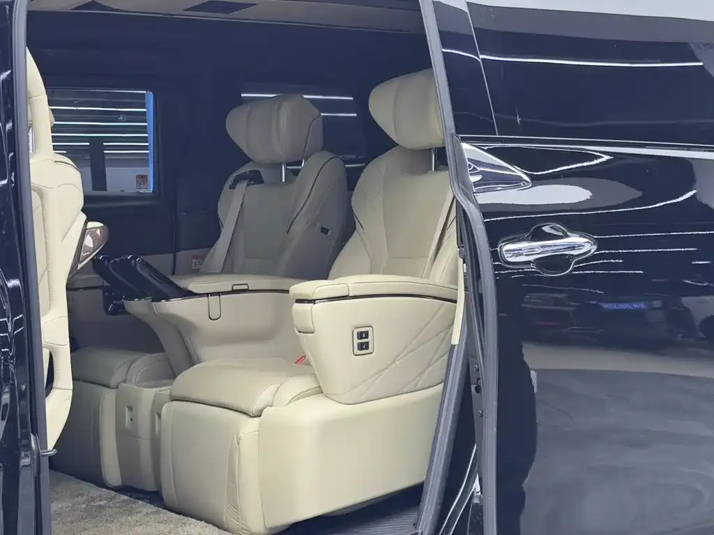 Toyota Vellfire 2023 из CN, фото 5