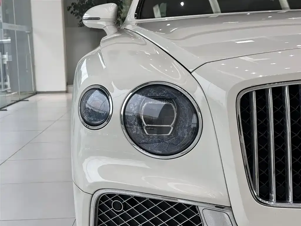 Bentley Flying Spur PHEV — фото 2