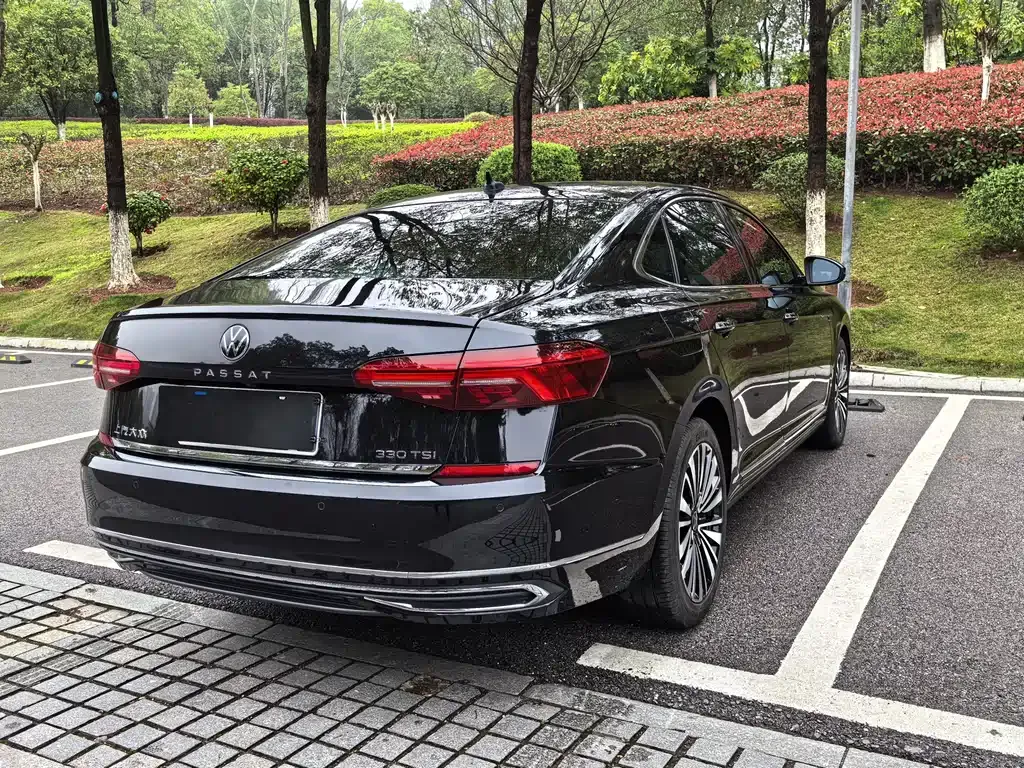 Volkswagen Passat — фото 6