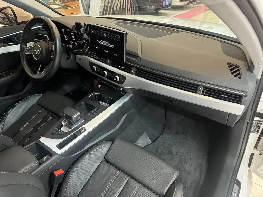Audi A4L 2023 из CN, фото 5