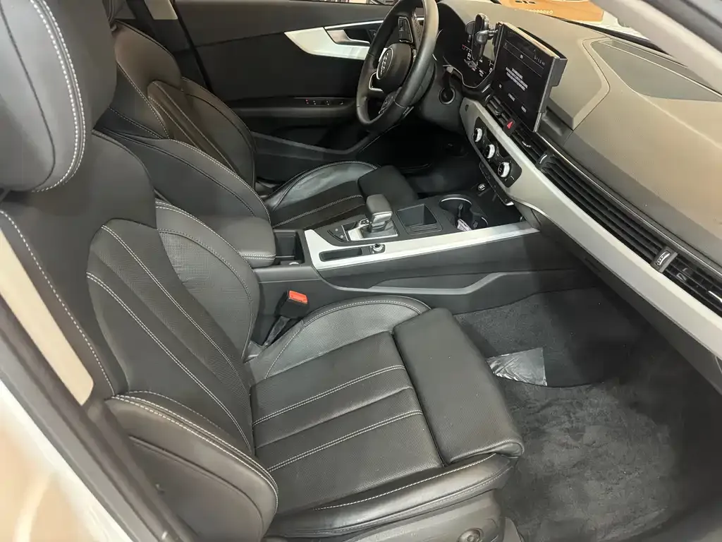 Audi A4L 2023 из CN, фото 4