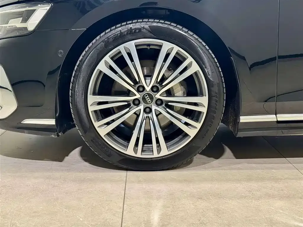 Audi A8 — фото 8