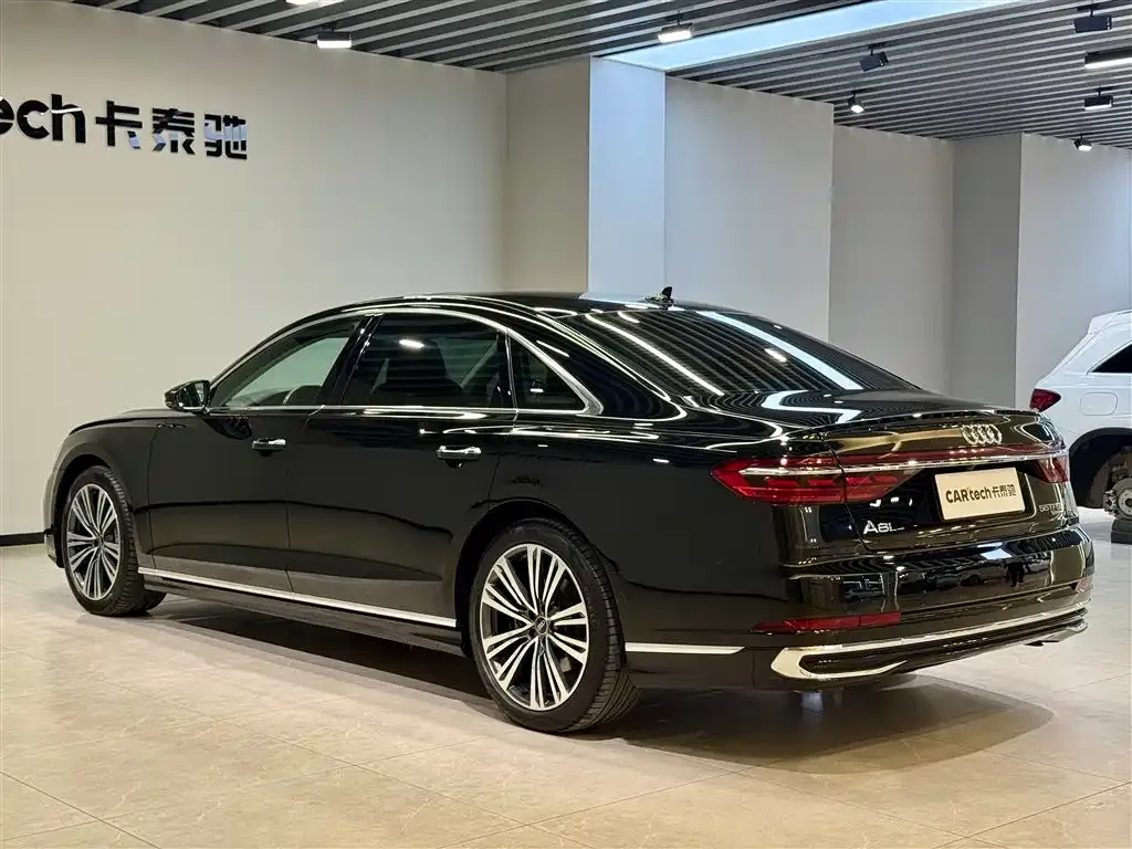 Audi A8 — фото 6