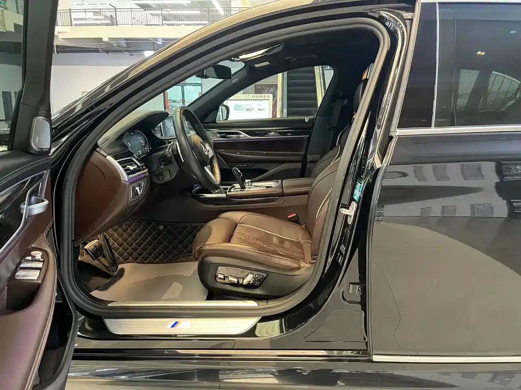 BMW 7 Series — фото 10