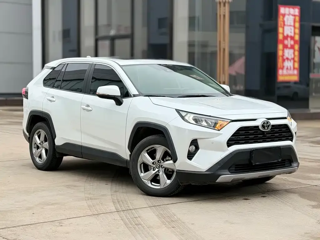Toyota RAV4 — фото 9