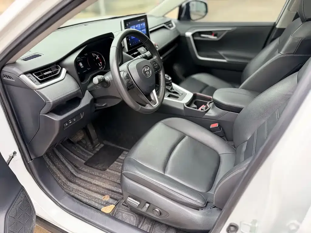 Toyota RAV4 — фото 10