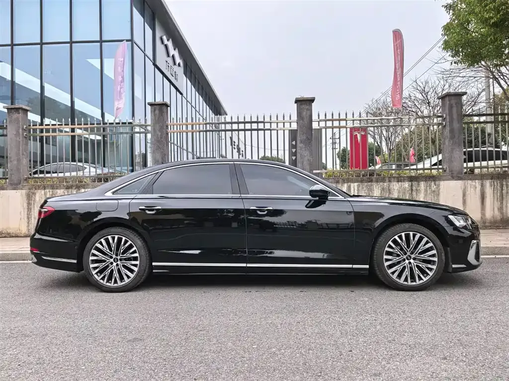 Audi A8 — фото 4