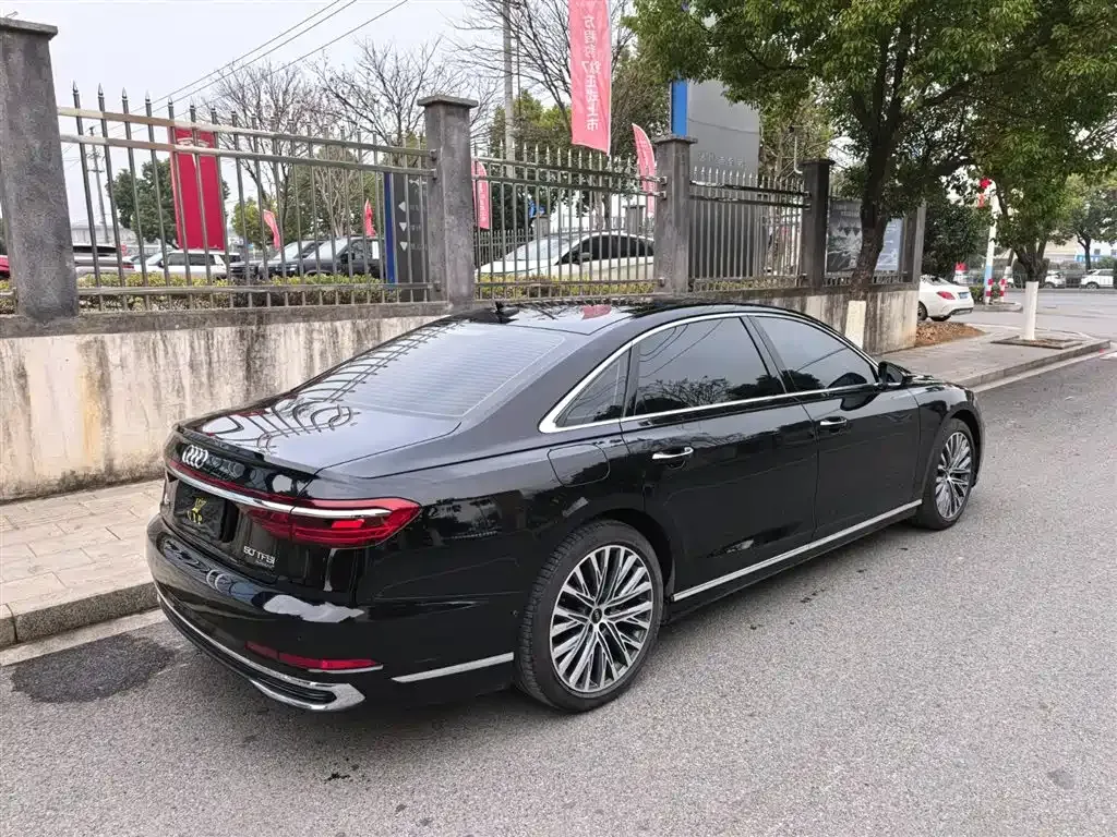Audi A8 — фото 8