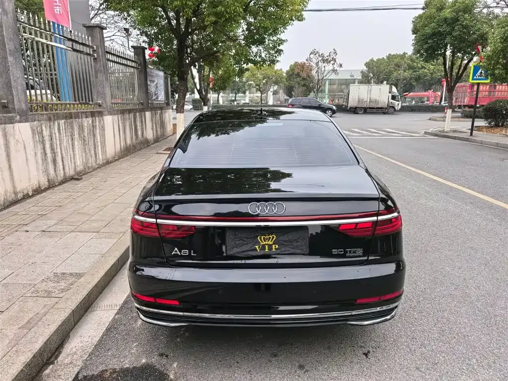 Audi A8 — фото 6