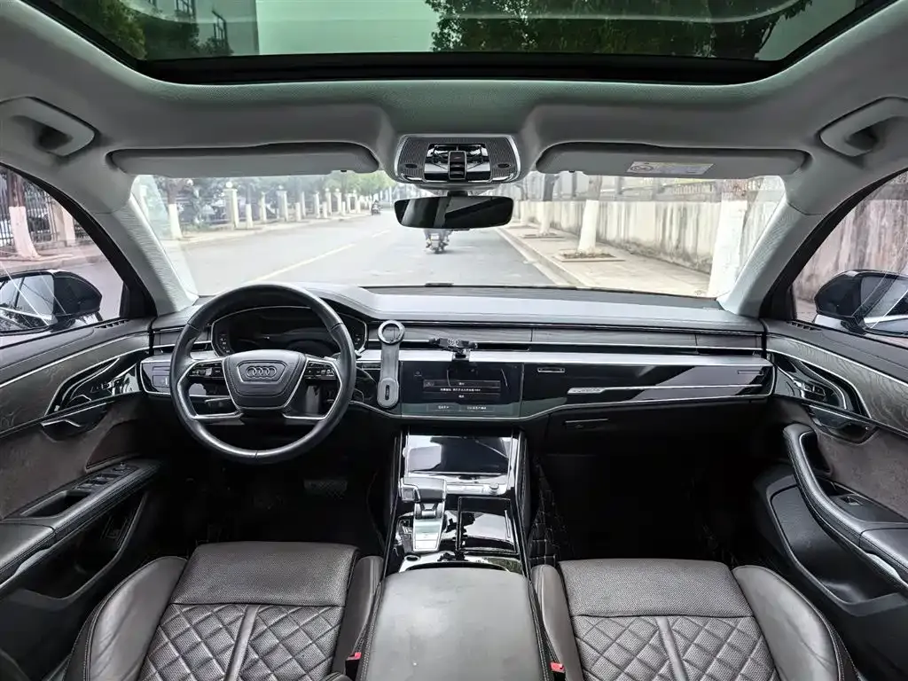 Audi A8 — фото 5