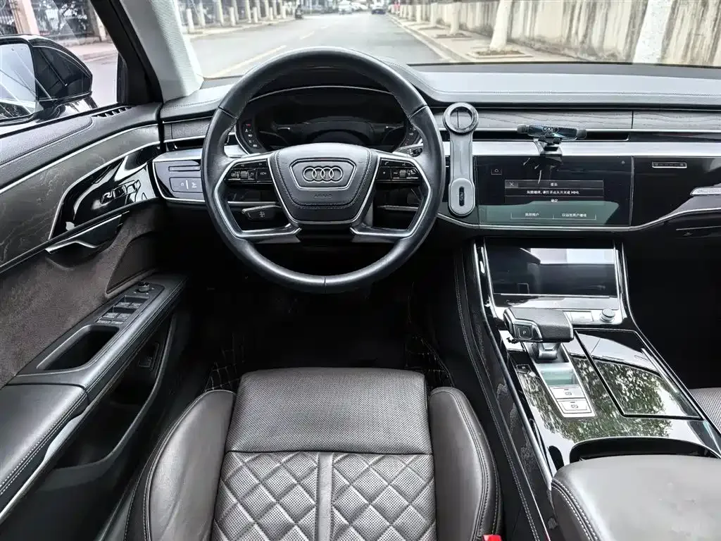 Audi A8 — фото 9
