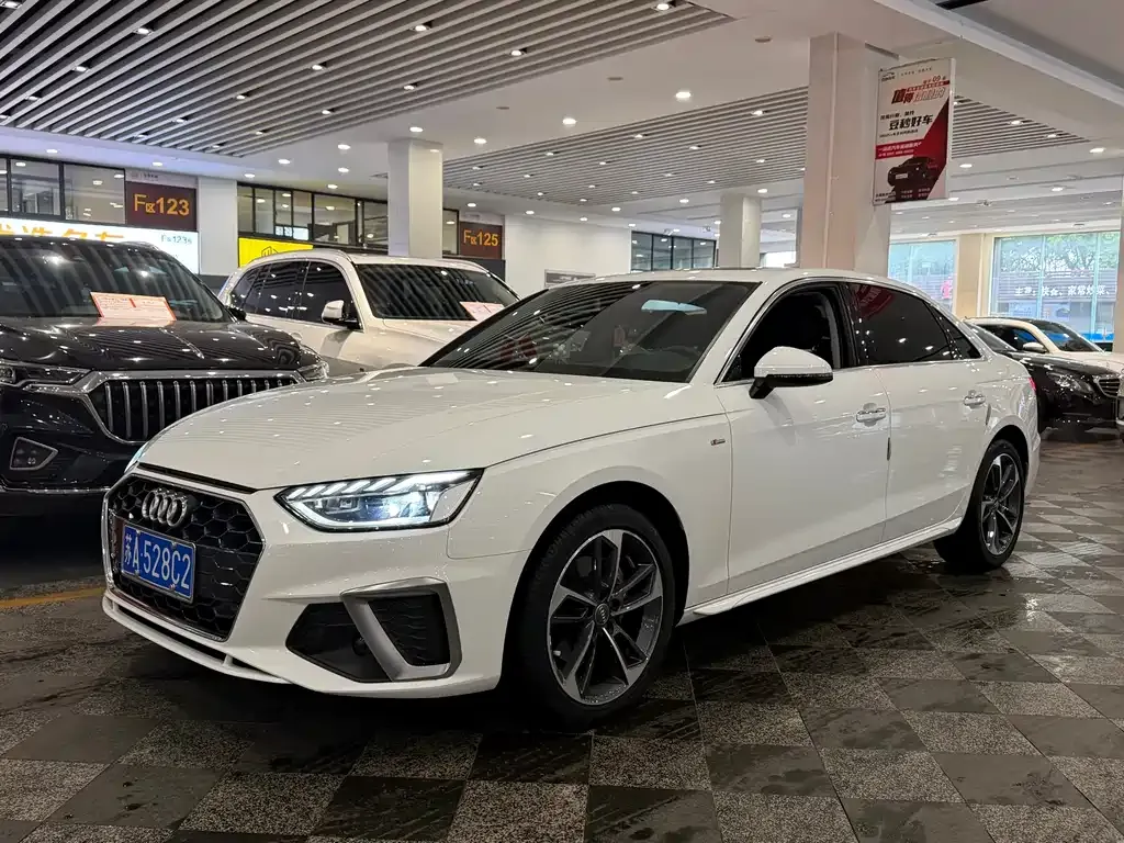 Audi A4L 2022 из CN, фото 1