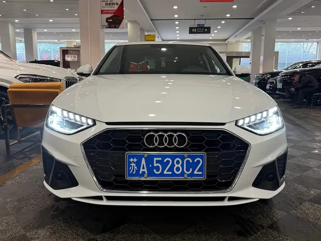 Audi A4L 2022 из CN, фото 6
