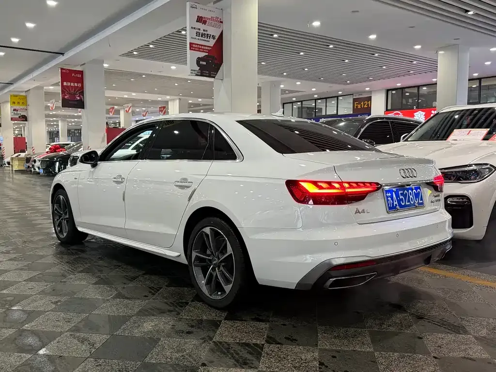 Audi A4L 2022 из CN, фото 7