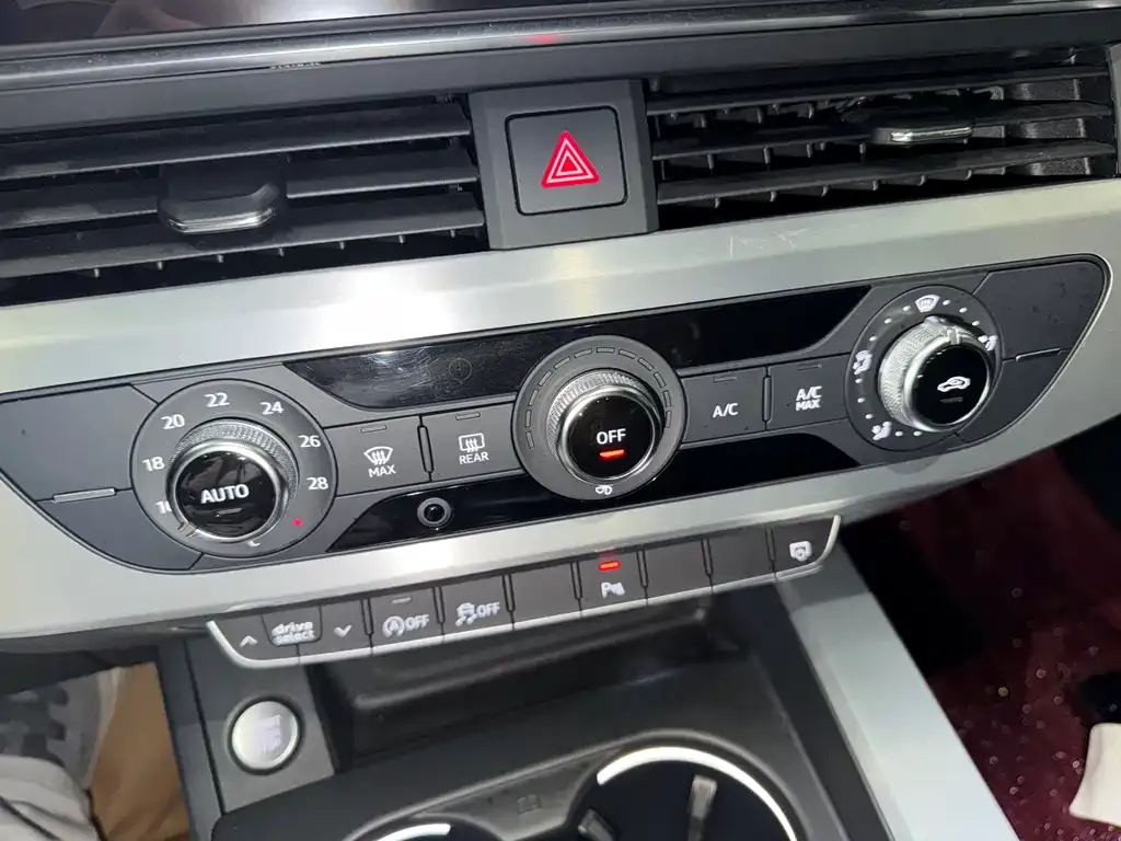 Audi A4L 2022 из CN, фото 3