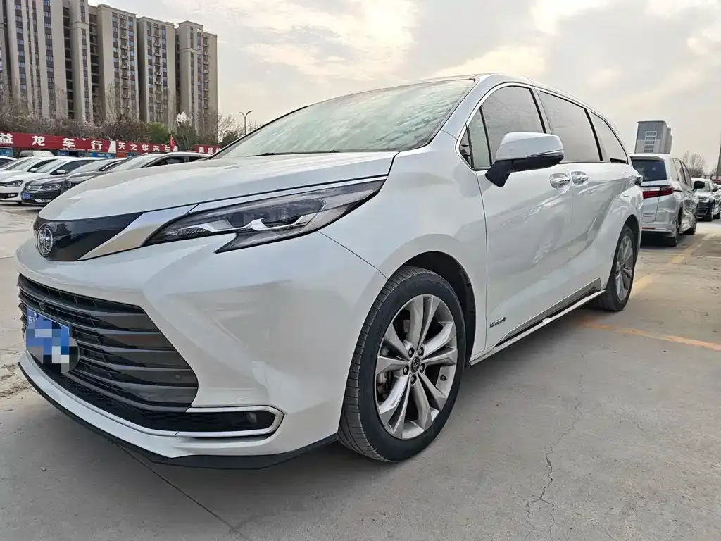 Toyota Sienna 2023 из CN, фото 5