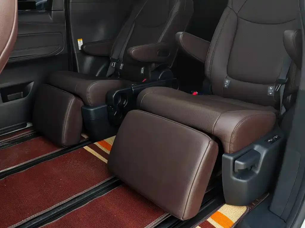 Toyota Sienna 2023 из CN, фото 3