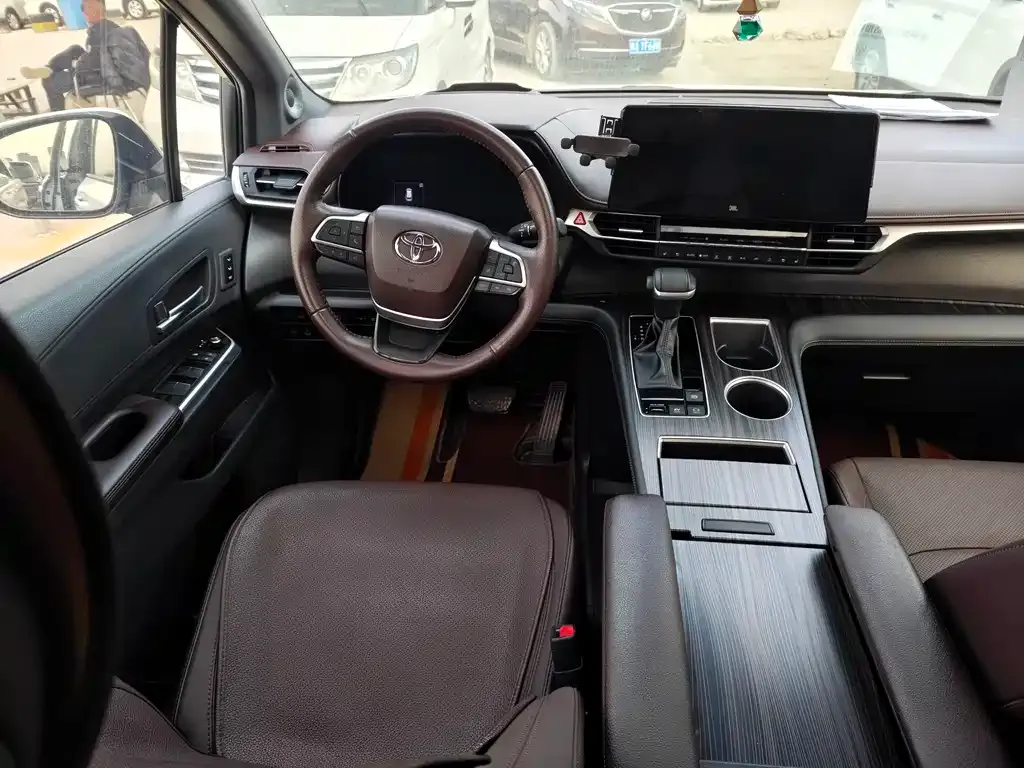 Toyota Sienna 2023 из CN, фото 10